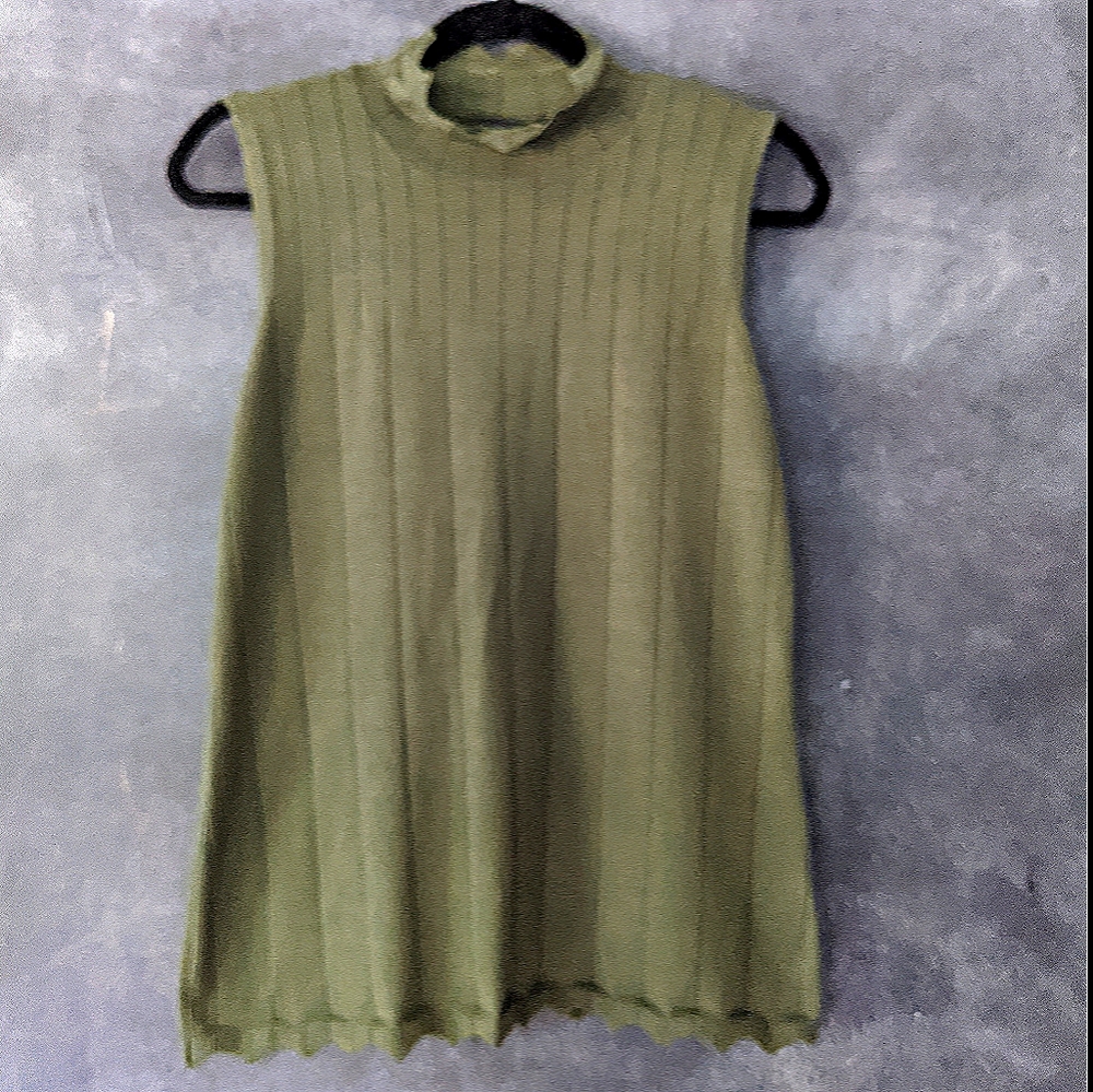 NWT Devotion by Cyrus Sleeveless Scalloped Tank Top